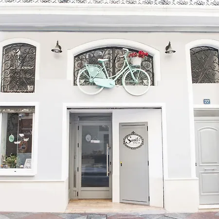 Hotel Smile&Co Hostal Boutique-3